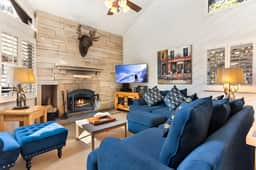 East Vail Townhome - Hot Tub & Close to Bus Stop