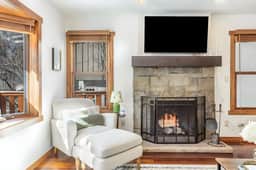 East Vail Home - Pet Friendly & Steps to Bus