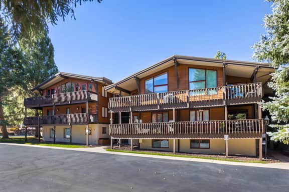 Vail Village Condo - Pet Friendly Walk to Ski Lift
