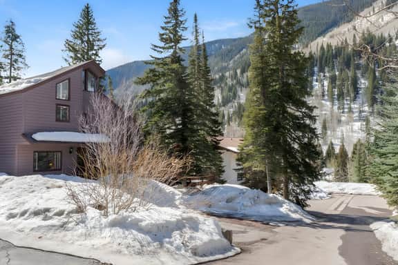 East Vail Townhome - Hot Tub & Close to Bus Stop