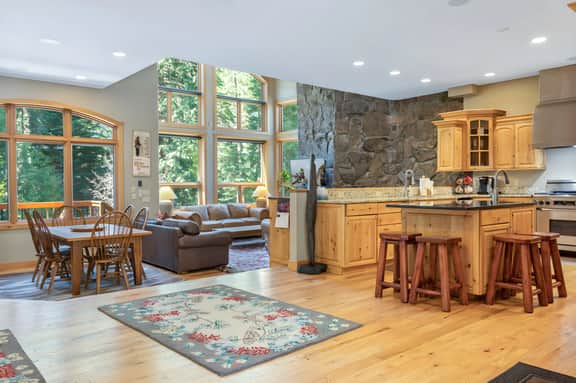 Large East Vail Home - On Gore Creek & Bus Stop
